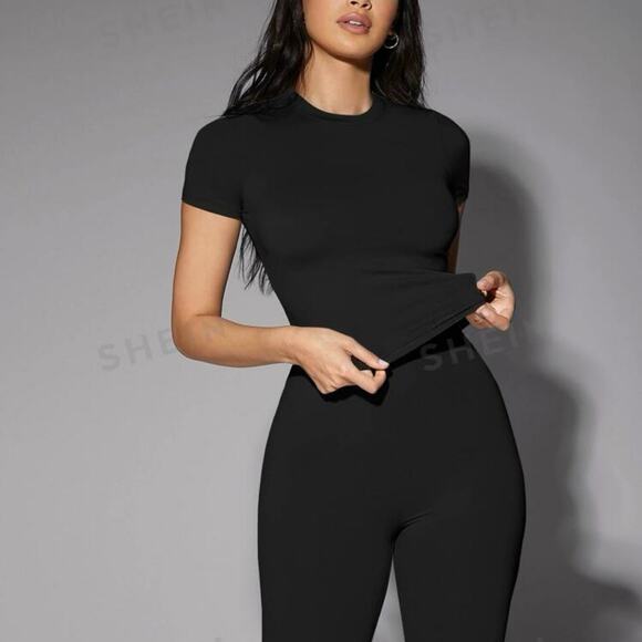 SHEIN BAE Solid Fitted Tee size xs NWT - Picture 1 of 3
